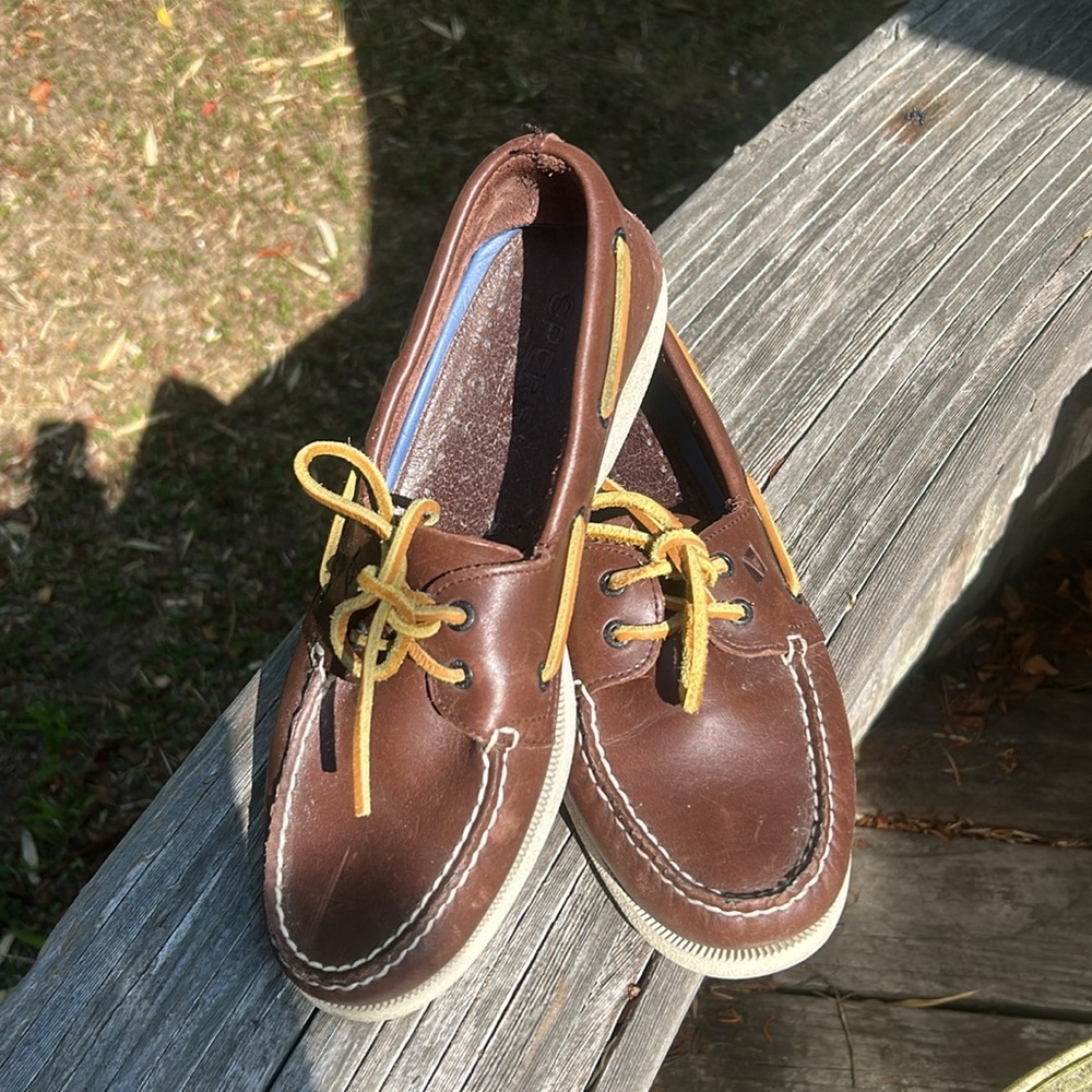 Classic Sperry top sider leather boat shoes